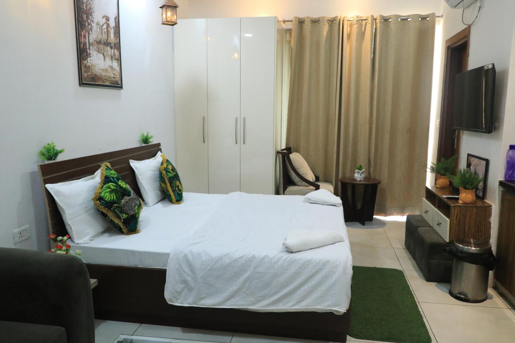Taj Studios-Serviced Studio Apartment Noida Exteriör bild